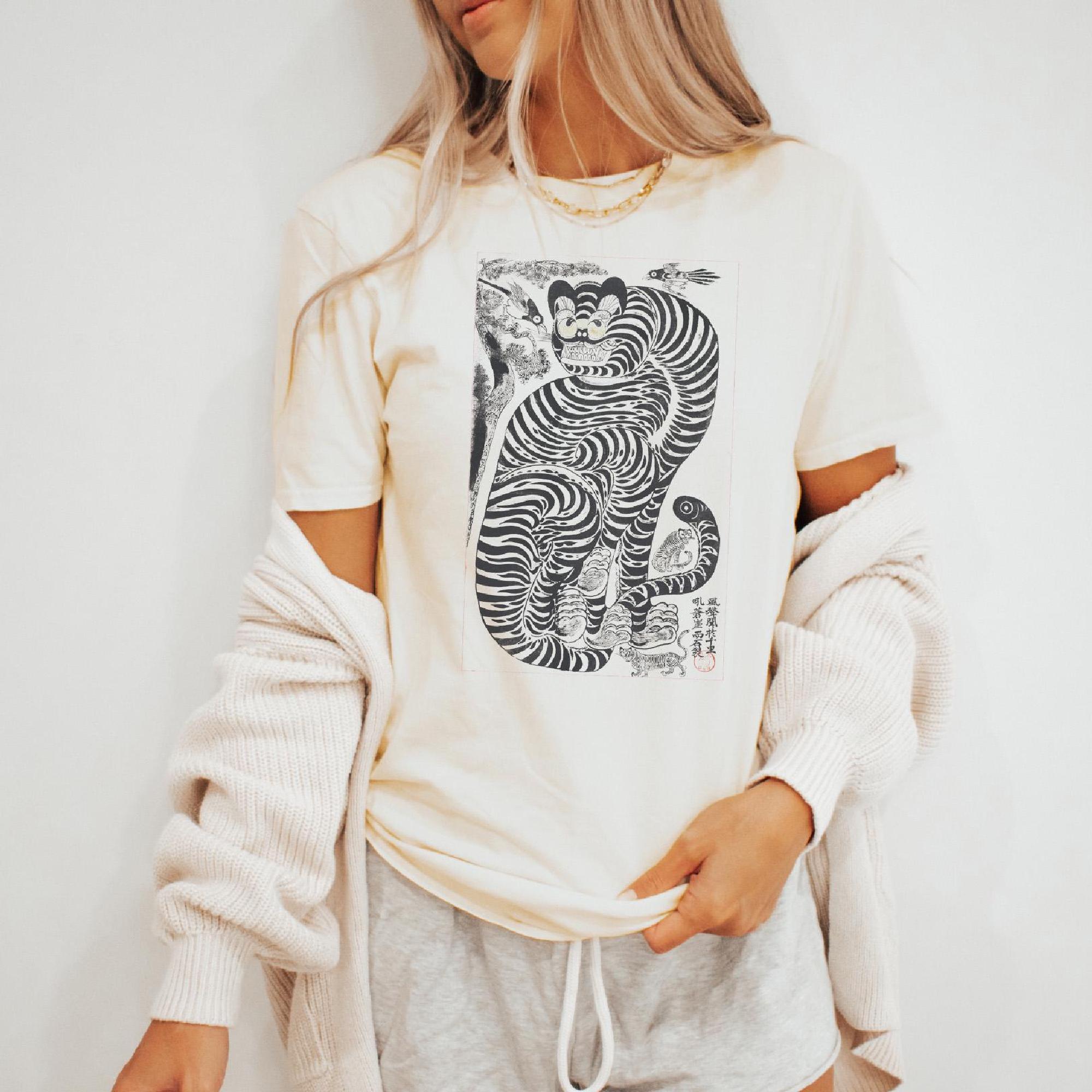 Korean Folk Art Tiger Gildan Unisex T-shirt, Sweatshirt, Hoodie (3)
