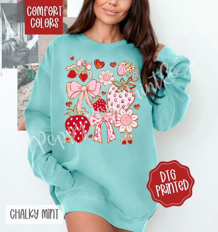 Boho Strawberry Comfort Colors Sweatshirt, Cute Women's Coquette Floral Sweater, Trendy Fruit Crewneck T-Shirts, Hoodie