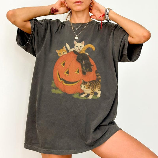 ChicCotton Vintage 90s Cat Halloween Comfort Colors Shirt, Retro Cute Cats Fall Vibes T-shirt, Vintage Jack-o-lantern Graphic Tee, Cat Lovers Outfits