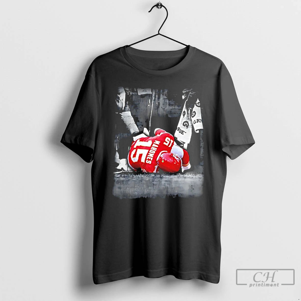 Classic Patrick Mahomes Grabs His Knee After Being Injured During 2025 T-Shirts, Hoodie, Sweatshirt | PureTeeCo.com