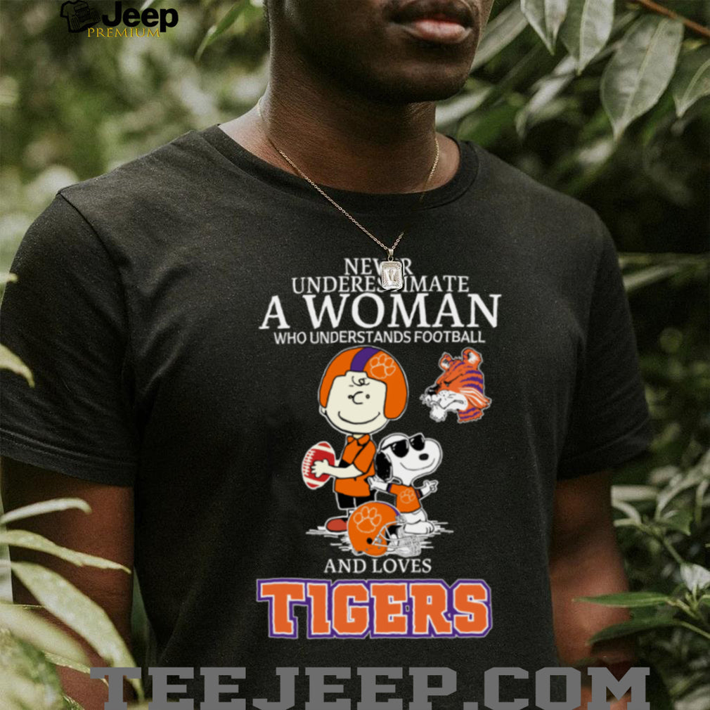Clemson Tigers X Peanuts Characters Never Underestimate A Woman Who Understands Football And Loves Tigers Tee