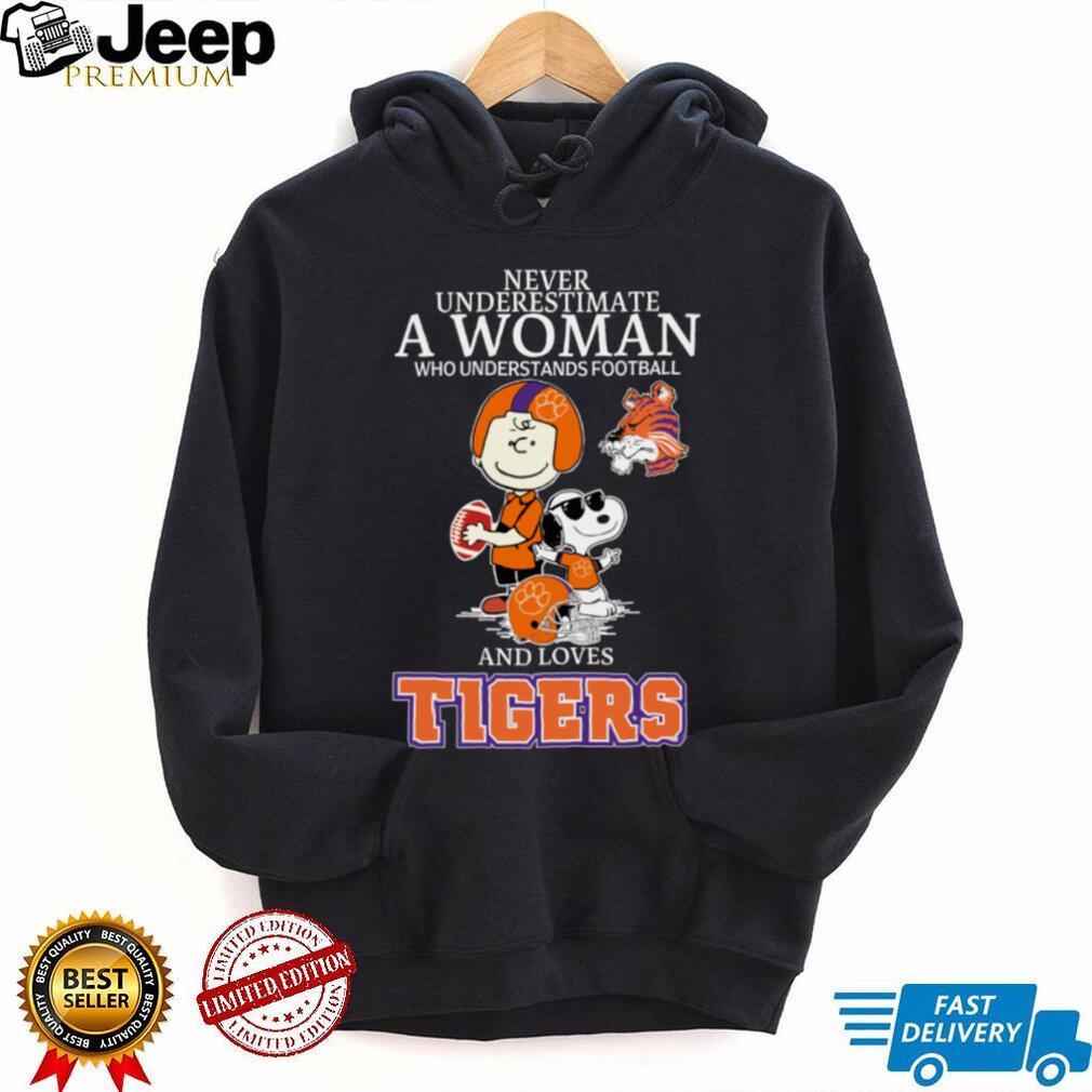 Clemson Tigers X Peanuts Characters Never Underestimate A Woman Who Understands Football And Loves Tigers Tee