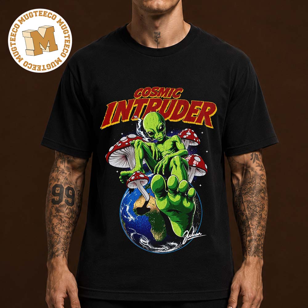 Cosmic Intruder Alien Graphic Vintage Unisex T Shirt