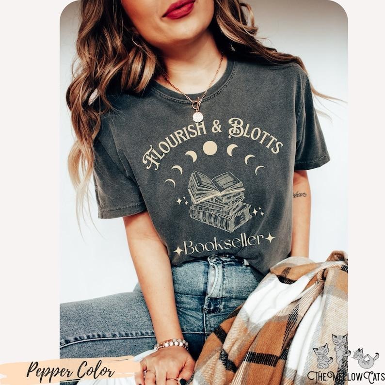 Flourish Blotts Shirt, Magie Zauberer Vintage t-Shirt, Hexerei Schule Tshirt, Kräuterkunde Bücherwurm Nerd Fandom Geschenk