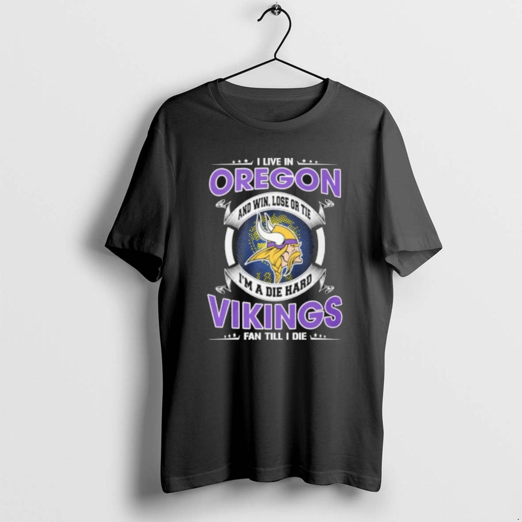 I Live In Oregon And Win Lose Or Tie Im A Die Hard Minnesota Vikings T-Shirts, Hoodie, Sweatshirt | PureTeeCo.com