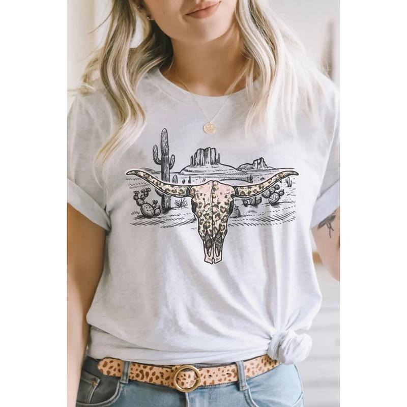 Longhorn Skull Graphic Tee, Western Desert Scene Design, Perfect for Casual and Outdoor Style Hoodie, Sweatshirt