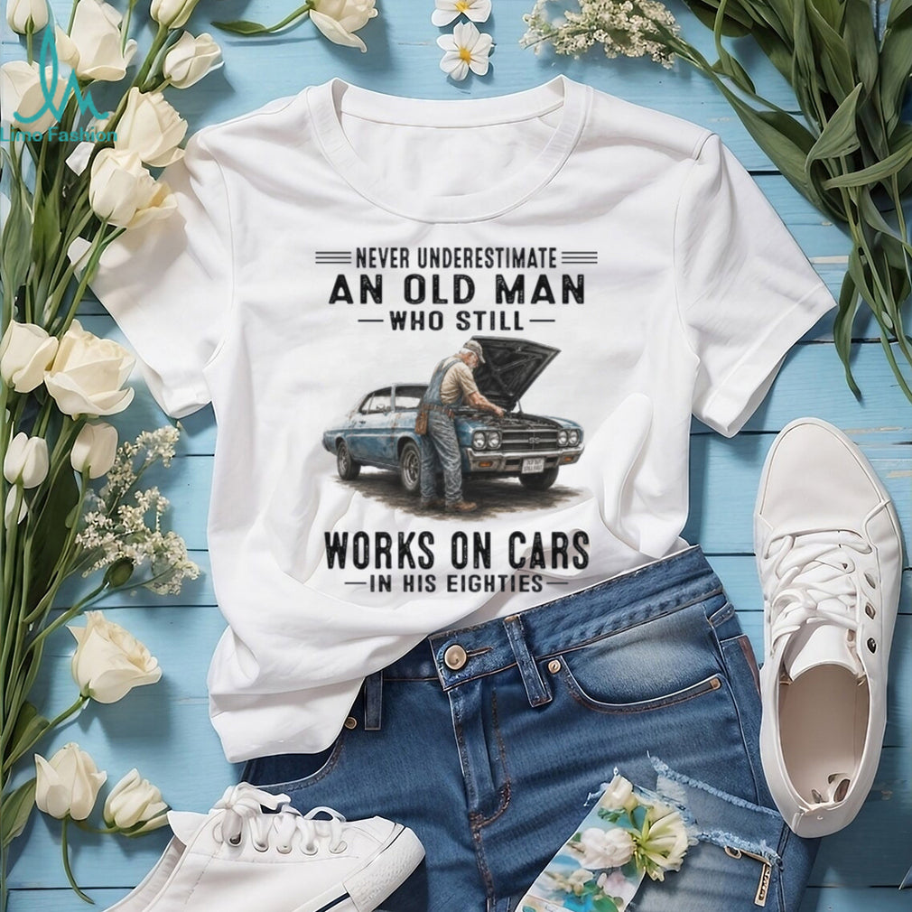 Never Underestimate An Old Man Works On Cars In Eighties Shirt