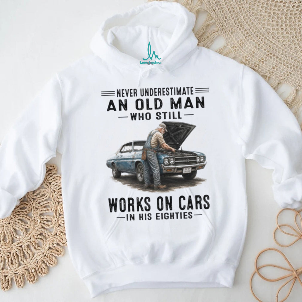 Never Underestimate An Old Man Works On Cars In Eighties Shirt