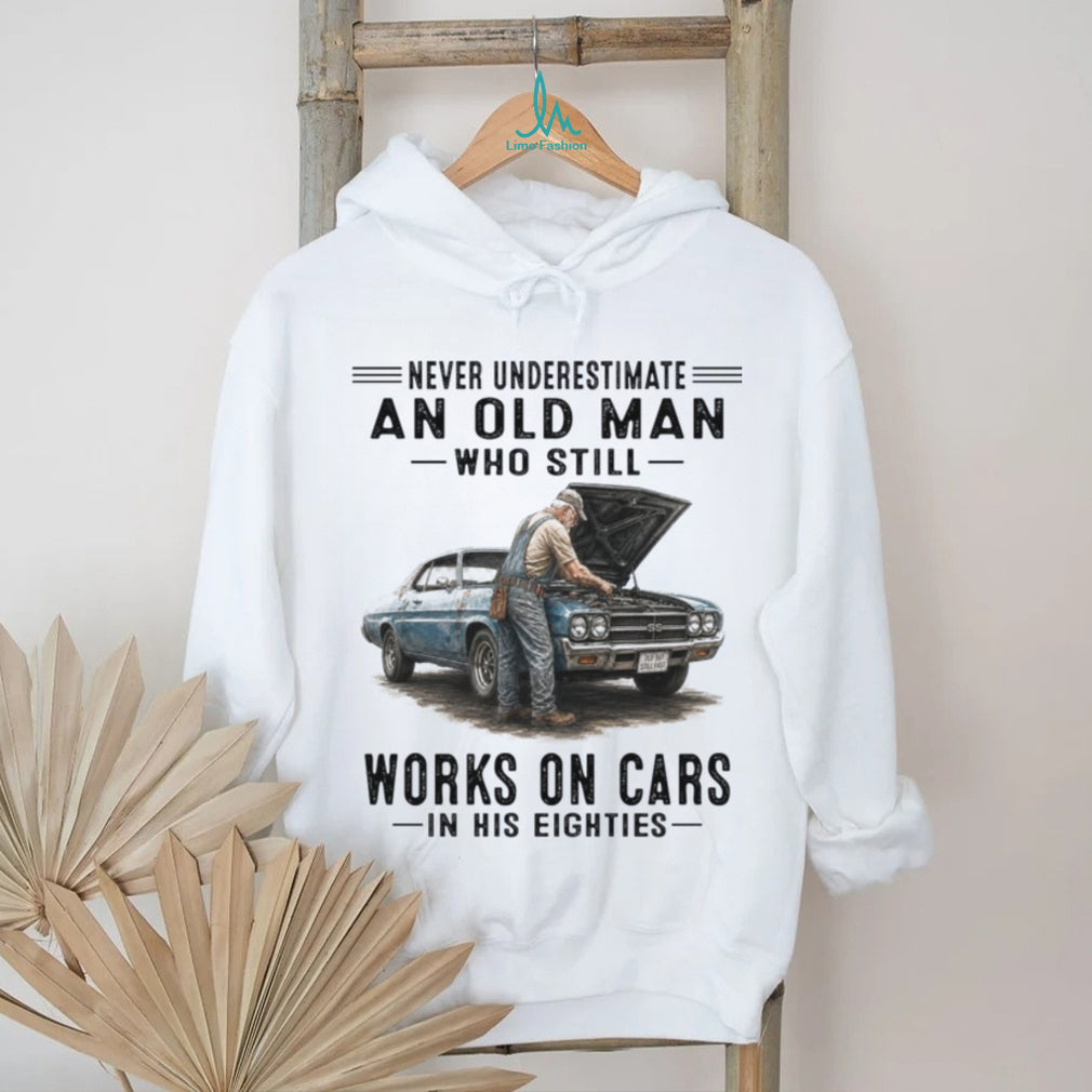Never Underestimate An Old Man Works On Cars In Eighties Shirt