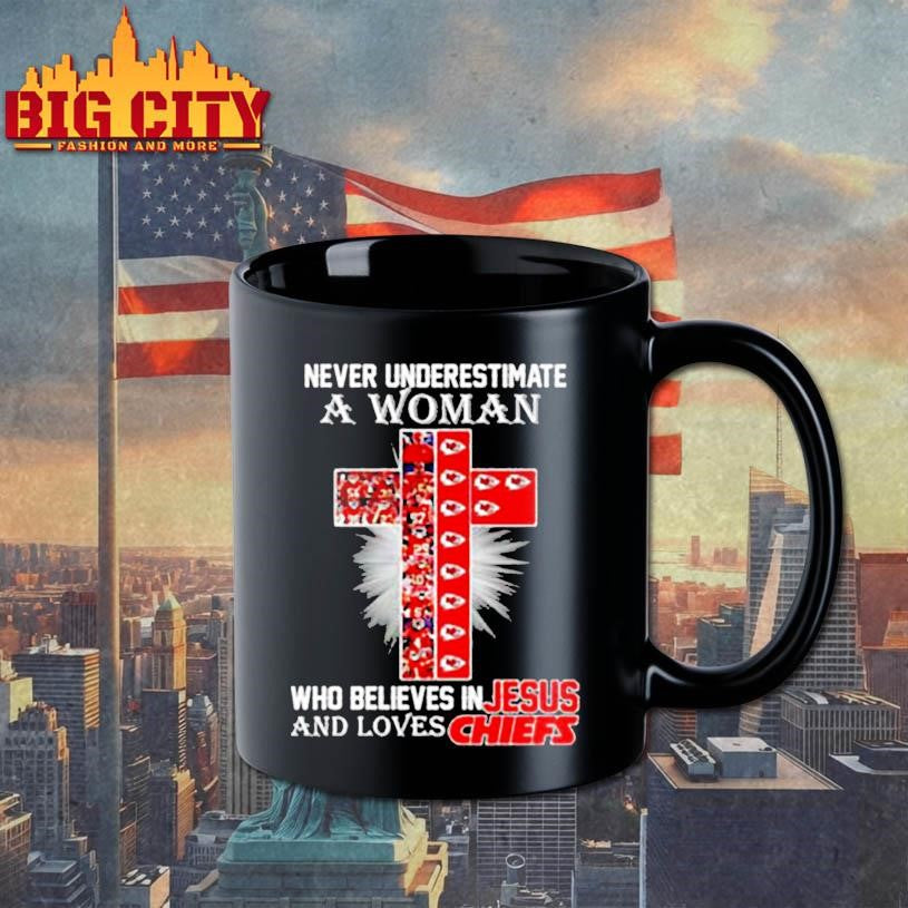 Never underestimate a woman who believe in Jesus and loves Kansas City Chiefs shirt
