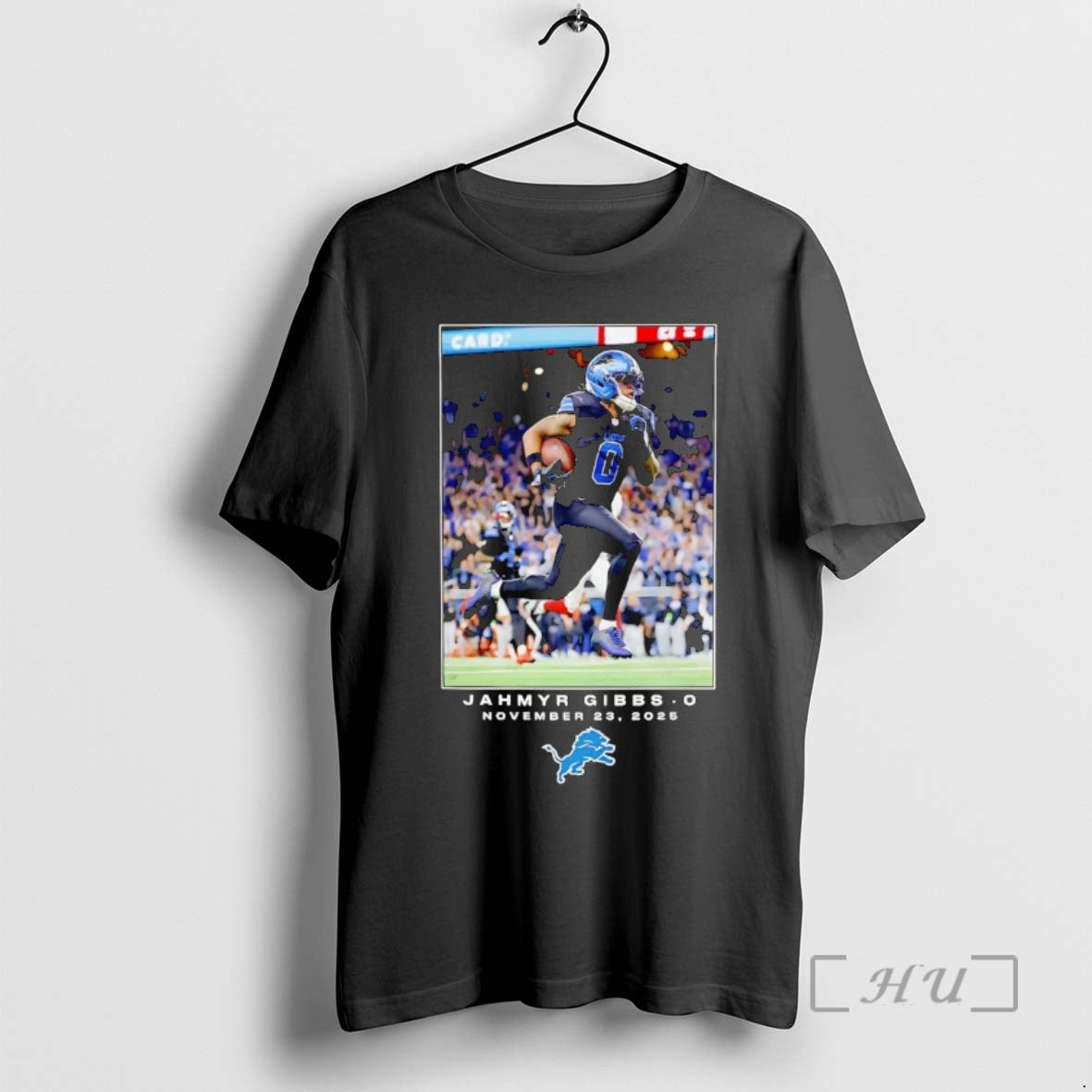 Trending Jahmyr Gibbs Flash Moment Photo 2025 Detroit Lions T-Shirts, Hoodie, Sweatshirt | PureTeeCo.com