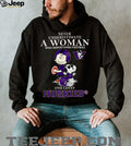 Washington Huskies X Peanuts Characters Never Underestimate A Woman Who Understands Football And Loves Huskies Tee