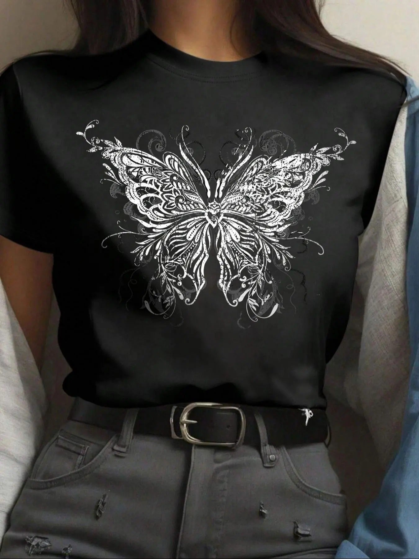 Women's Butterfly Print Round Neck Tee, Fashion Casual Crew Neck Short Sleeve T-shirt for Daily Holiday Vacation Outdoor...
