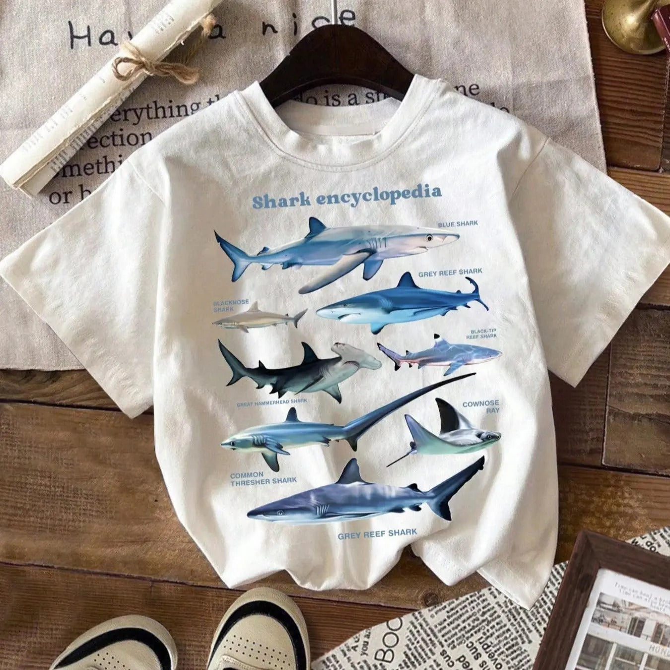 Women's Shark Print Round Neck Tee, Casual Short Sleeve Crew Neck T-shirt for Summer, Fashion Women's Top for Daily...