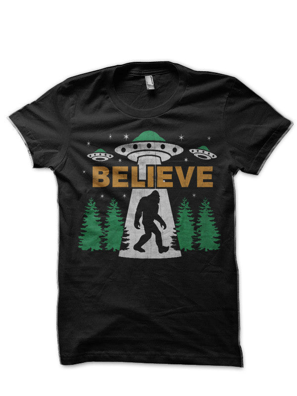 Bigfoot Alien Ufo Funny T-Shirt Hoodie, Sweatshirt | PureTeeCo.com