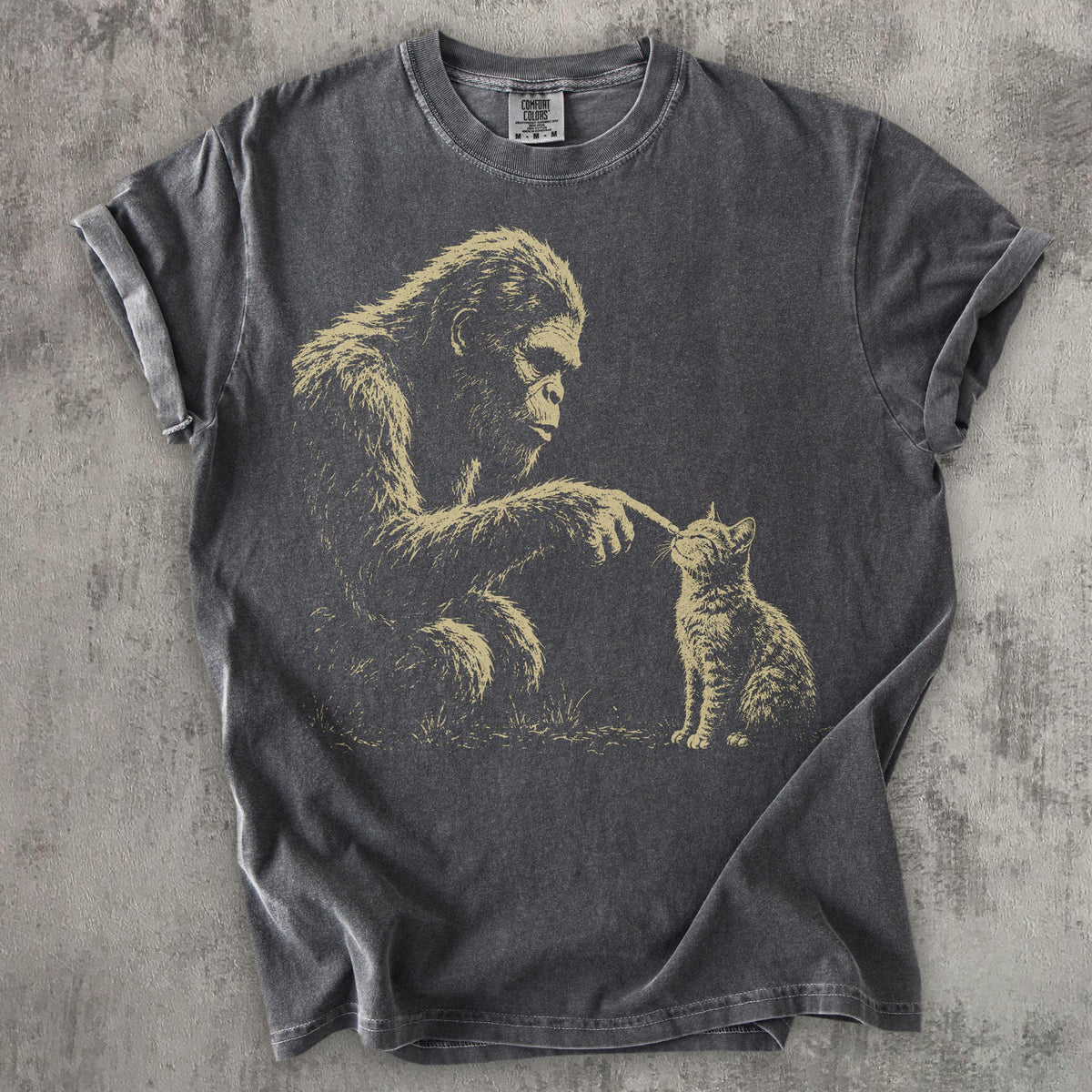 Bigfoot Booping Ca Sasquatch Cat Lover Tee Bigfoot Kitten Cryptid Lover Comfort Colors Tee (2)