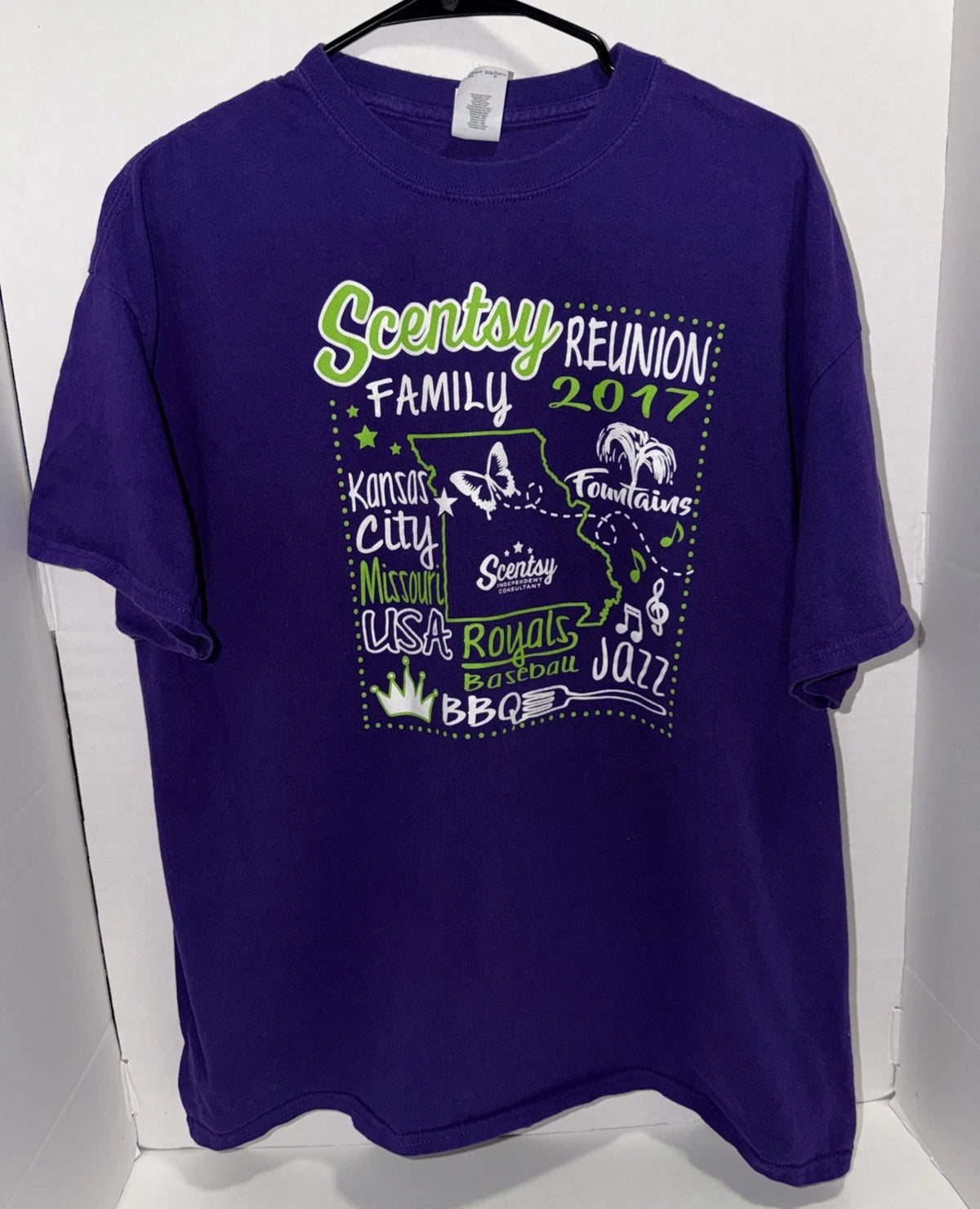 Scentsy Consultant 2017 Scentsy Family Reunion Kansas City Missouri T-Shirt XL Image 1 of 4