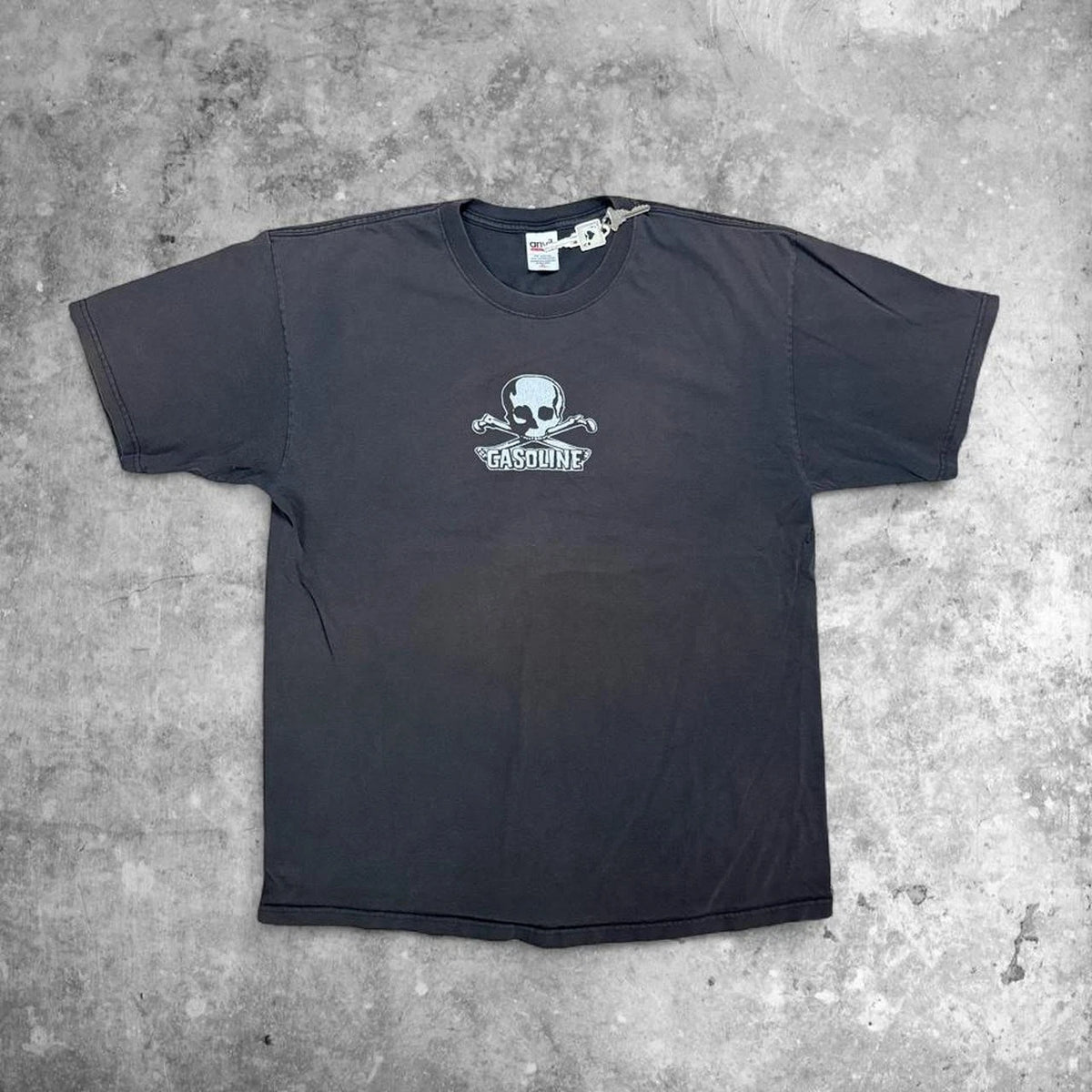 Y2K Anvil Gasoline skater T-Shirt with White Skull and Crossbones Graphic