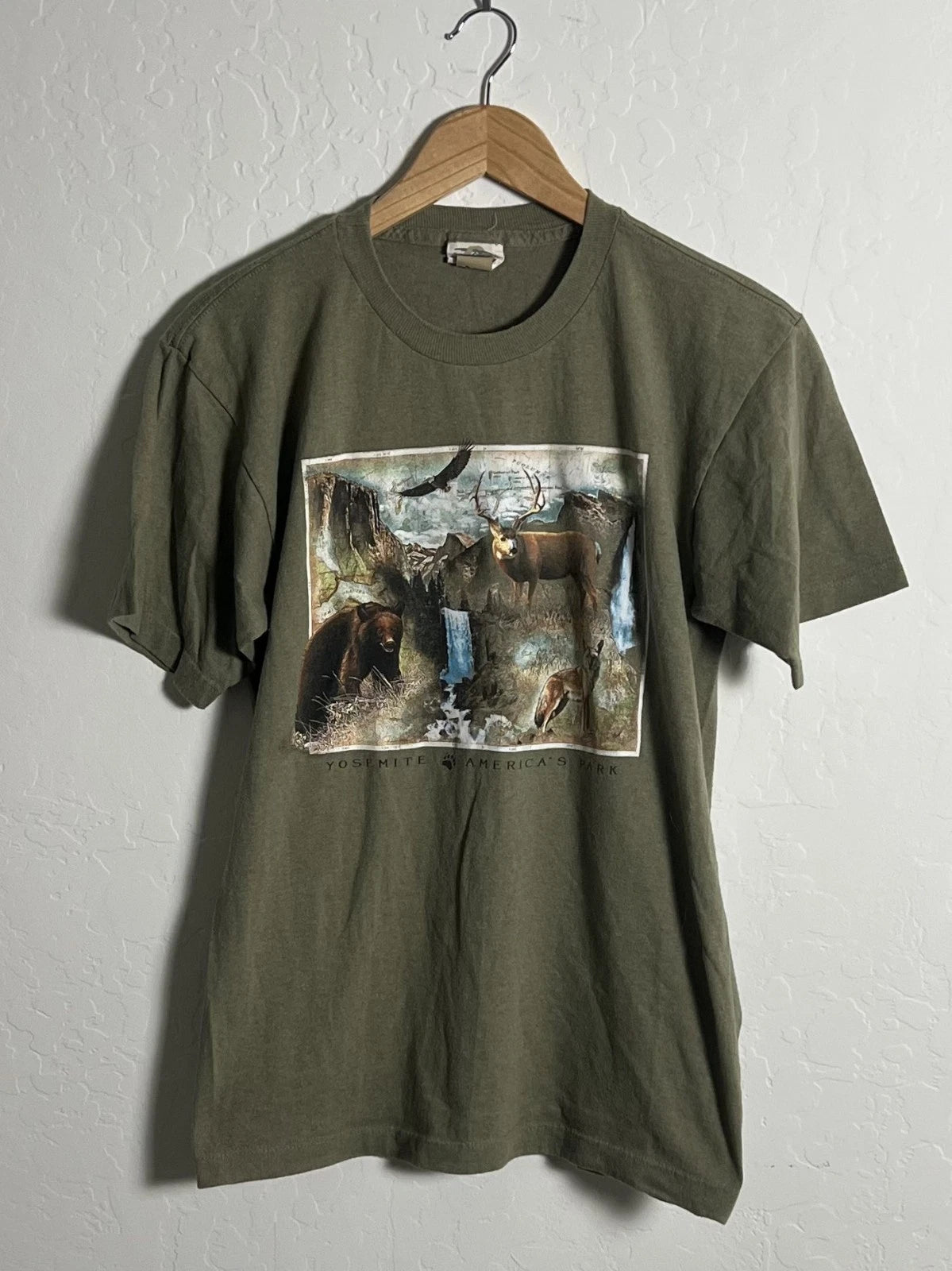 Vintage Yosemite National Park America's Park Wildlife T-Shirt Eco Mountain Med