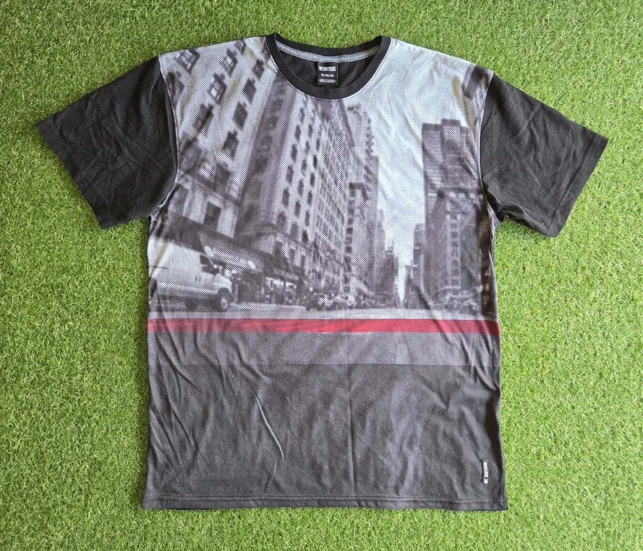 Zoo York  Black Graphic Tee New York Street Design Skyline Men's Size XL