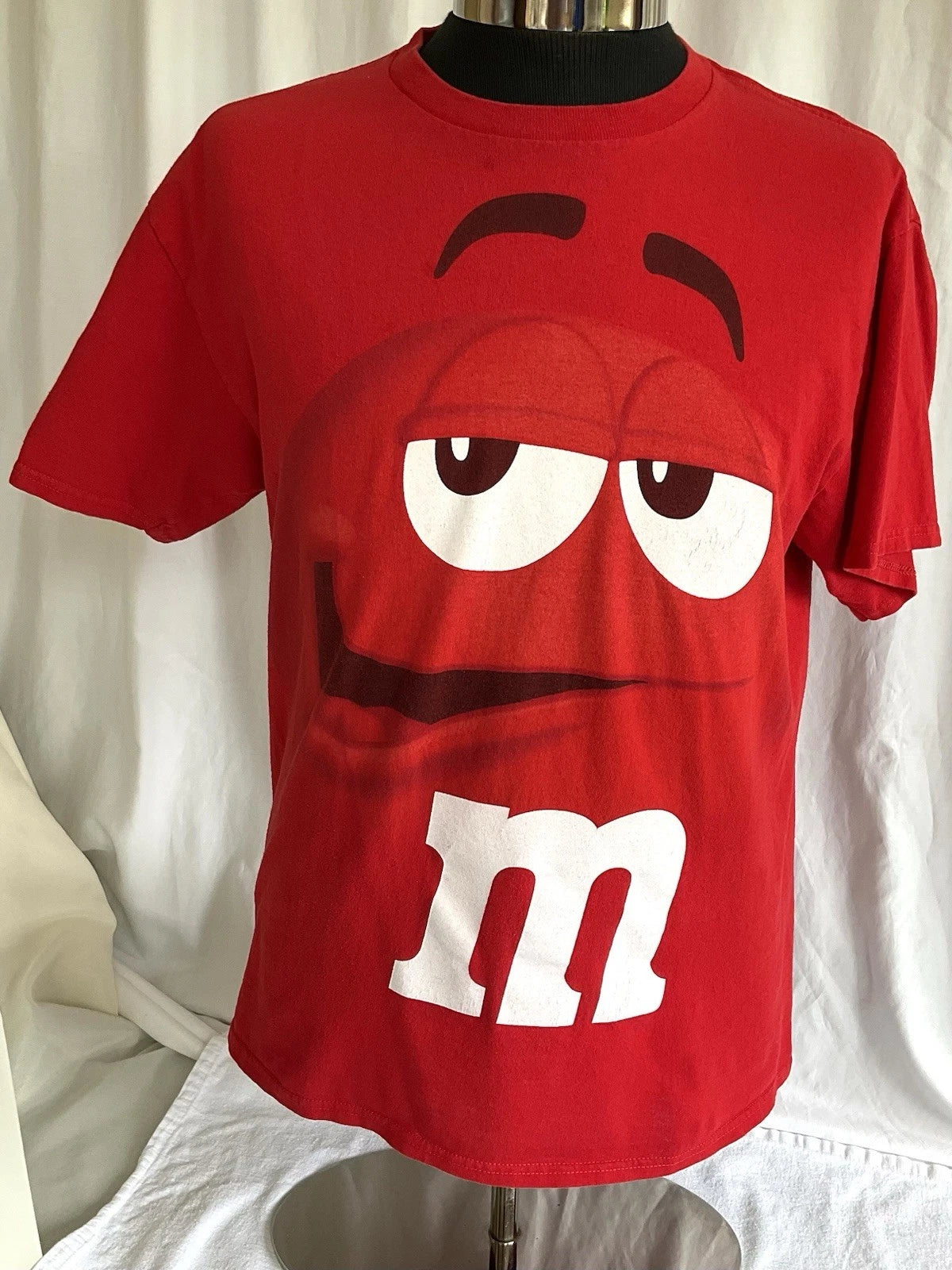 M&M's Fun Face Logo Graphic Print Chocolate Candy 100% Cotton T-Shirt Red Sz L