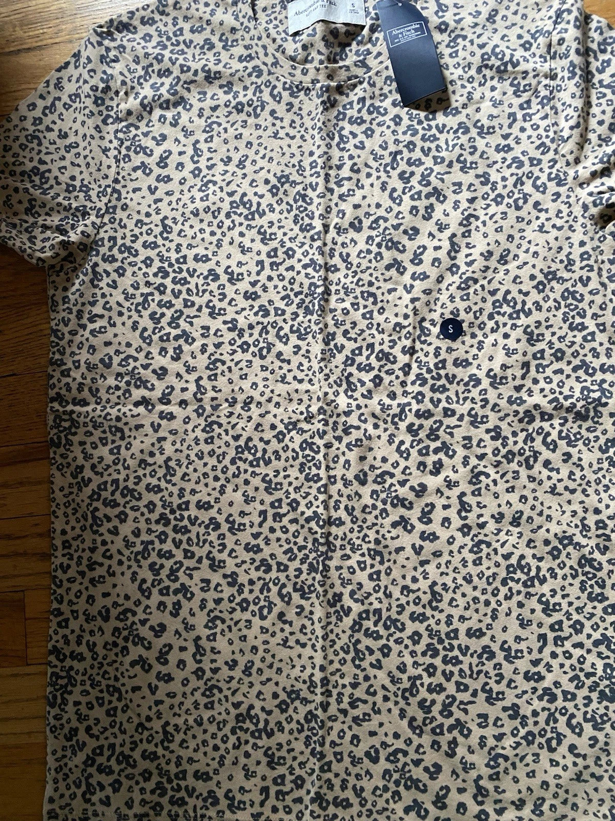 NWT Abercrombie & Fitch Soft A&F Tee  Size Small Tan And Black Print