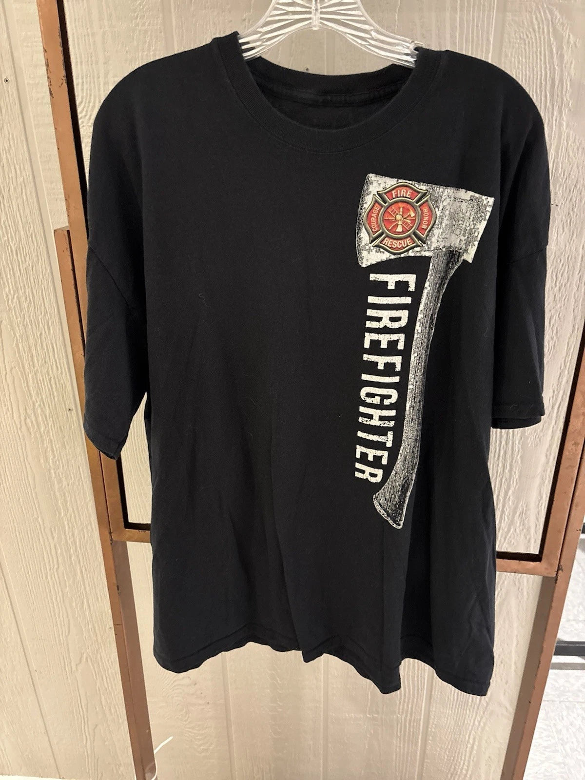 Black and red firefighter tee size XL(?) Size tag is missing: Please Read On