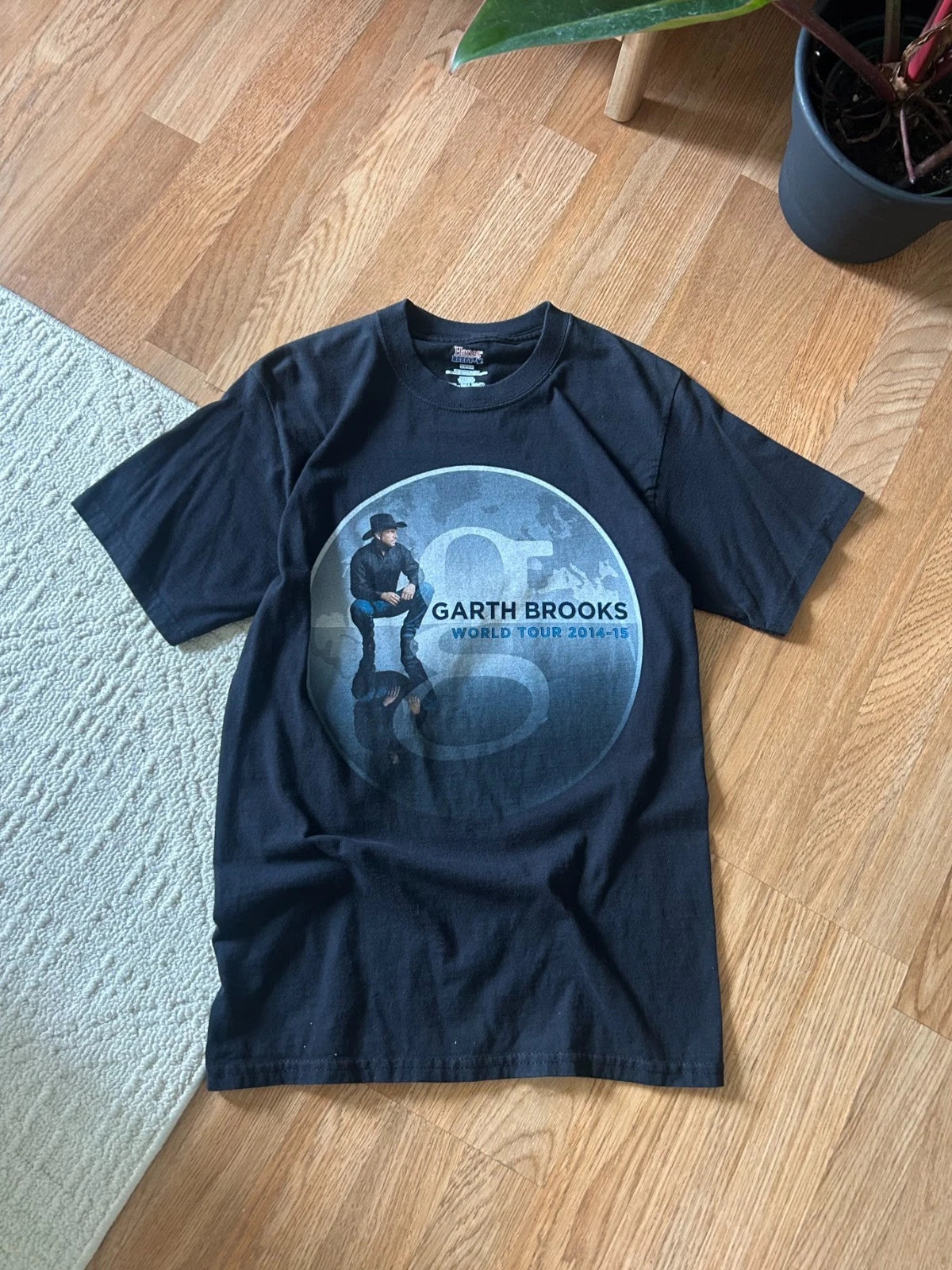 Garth Brooks World Tour 2014 2016 Graphic T-shirt Men Small Black Country Music Image 1 of 4
