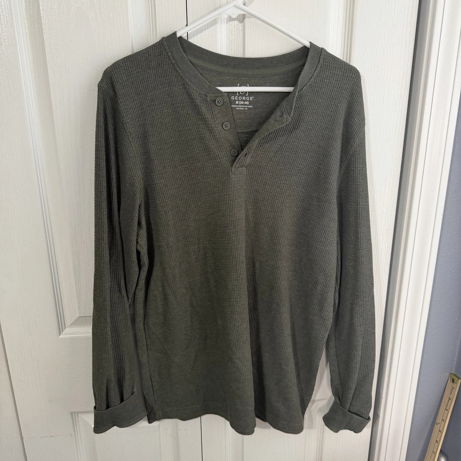 George Green Long Sleeve Henley Mens Size Medium Travel Minimalist Casual
