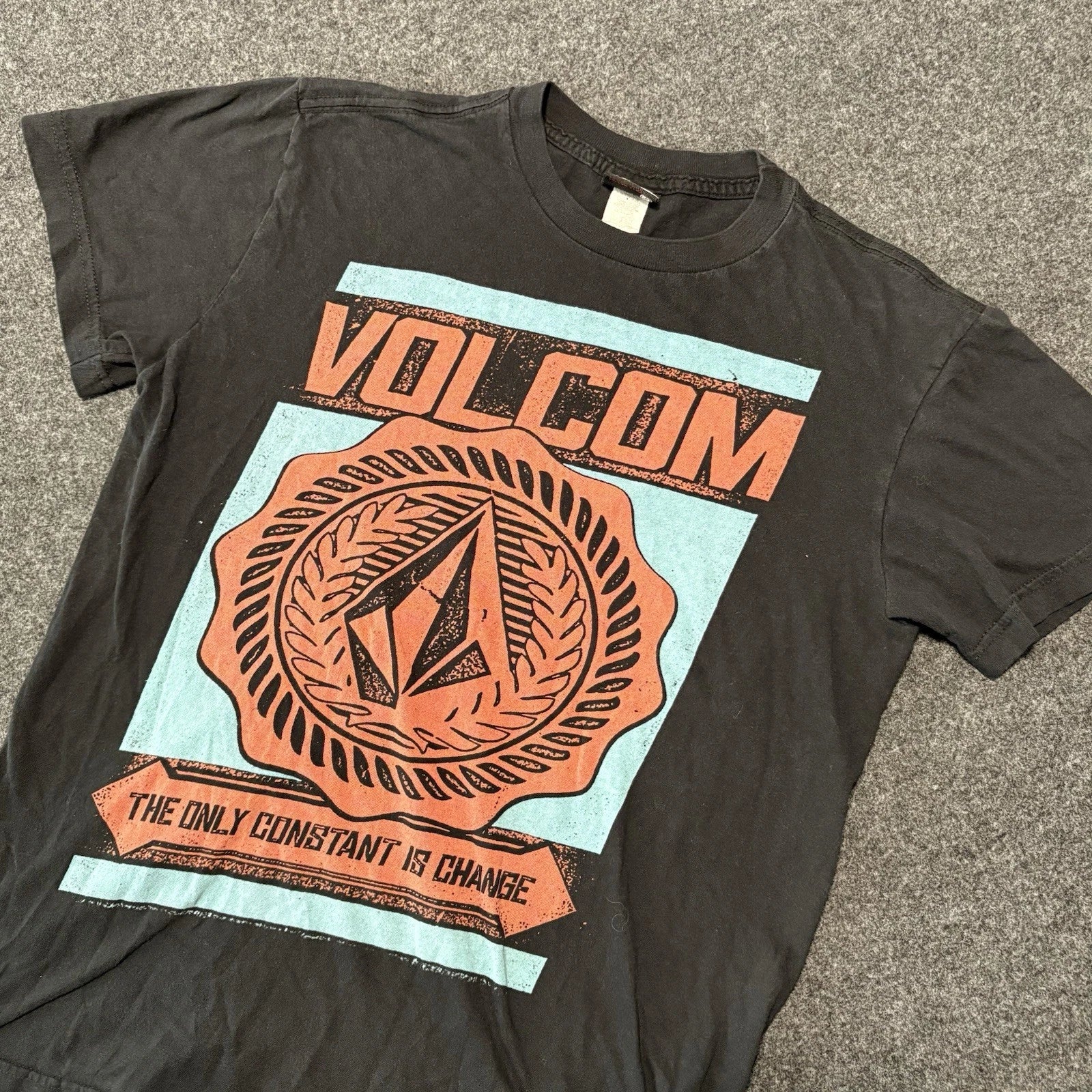 Vintage Volcom T Shirt Men’s Size Medium Y2K Skateboarding Graphic Tee