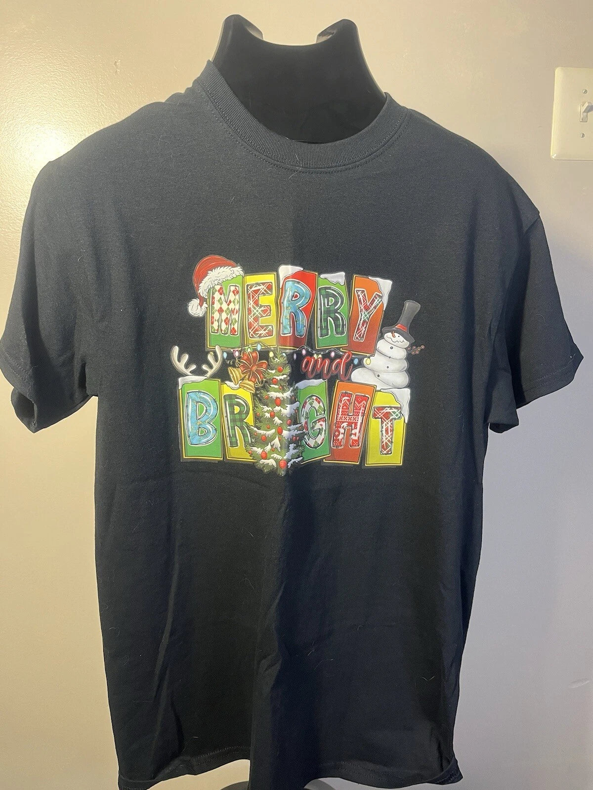 Gilden ,MERRY and BRIGHT,Heavy Cotton T-Shirt Size M Black Graphic,,New Image 1 of 2