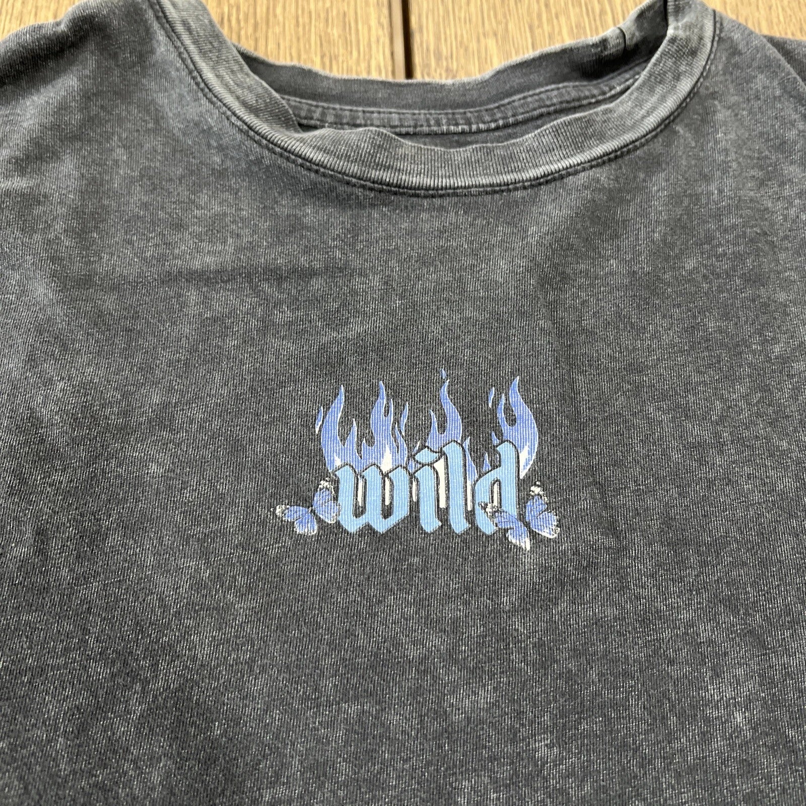 WILD Minimalistic T Shirt Design Size M Relaxed Fit