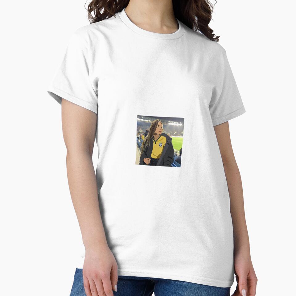 Carol Cabrino with Brazil jersey by Beautifutebol