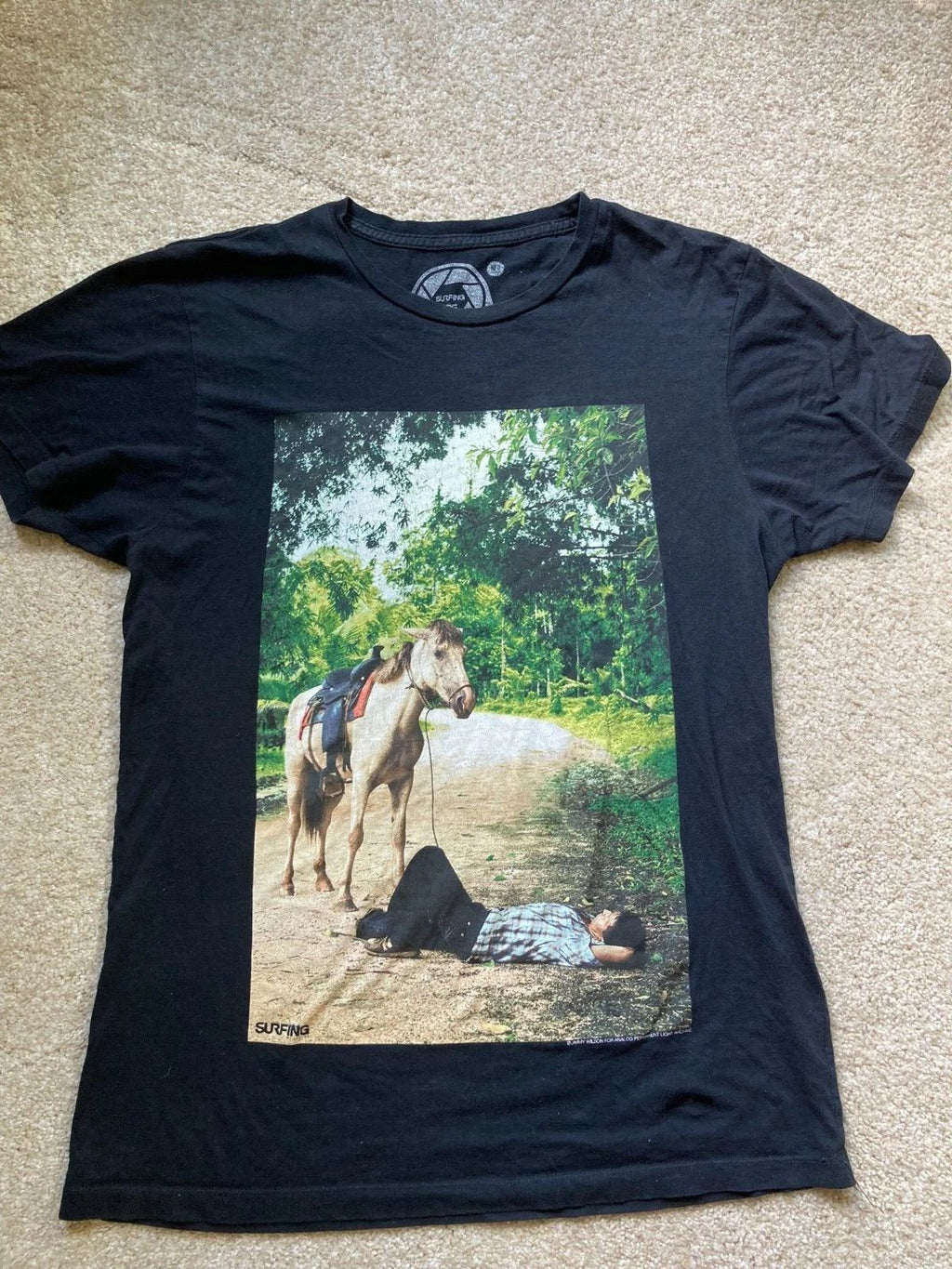 Surfing AG mens t-shirt medium horse graphic