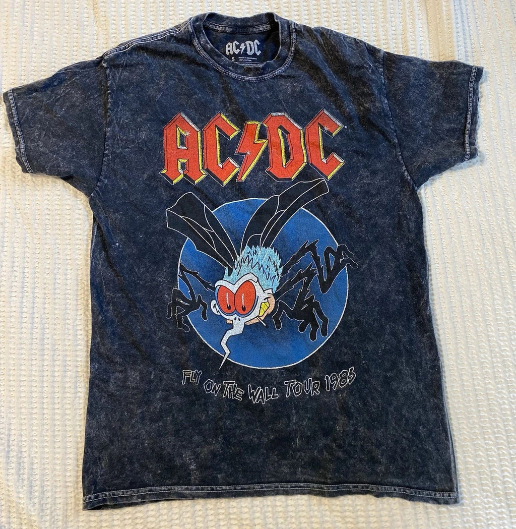 ACDC Fly On The Wall 1985 Tour Graphic T-shirt Men Small Black Acid Wash Music