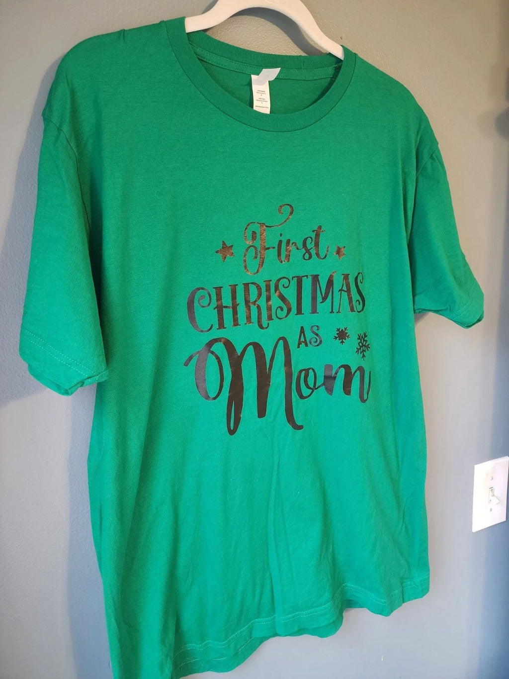 Tultex 202 Graphic T-Shirt Large Green Red Christmas Mom Dad 100% Cotton