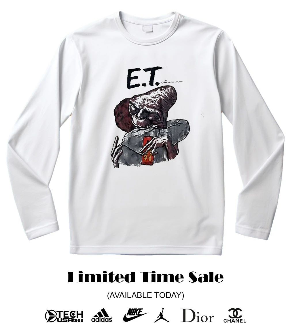 1982 E.T. x Reese hug movie shirt