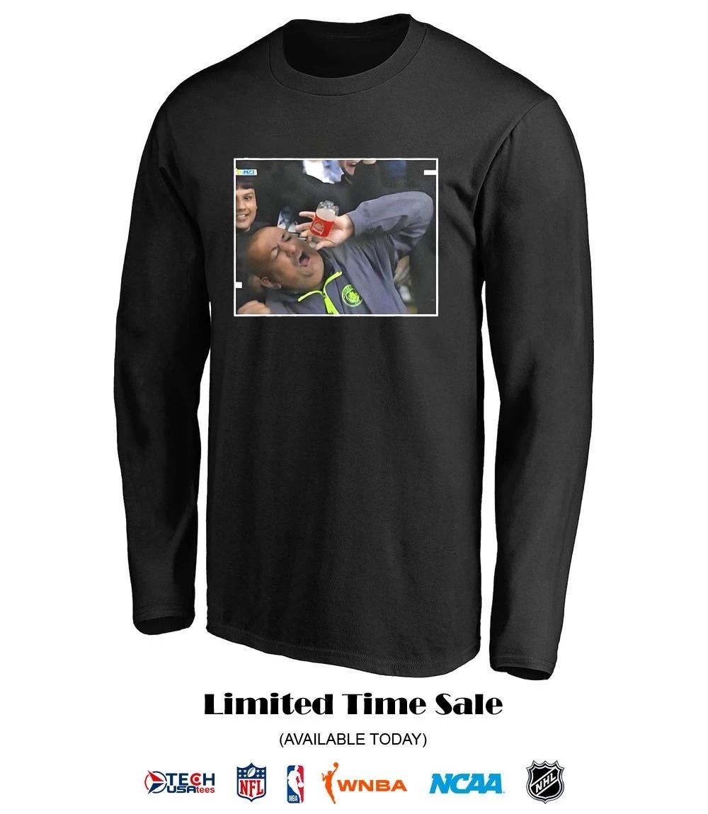 Manchester City defeated Chelsea 3-0 Man City fan celebrates with Arsenal bottle meme shirt