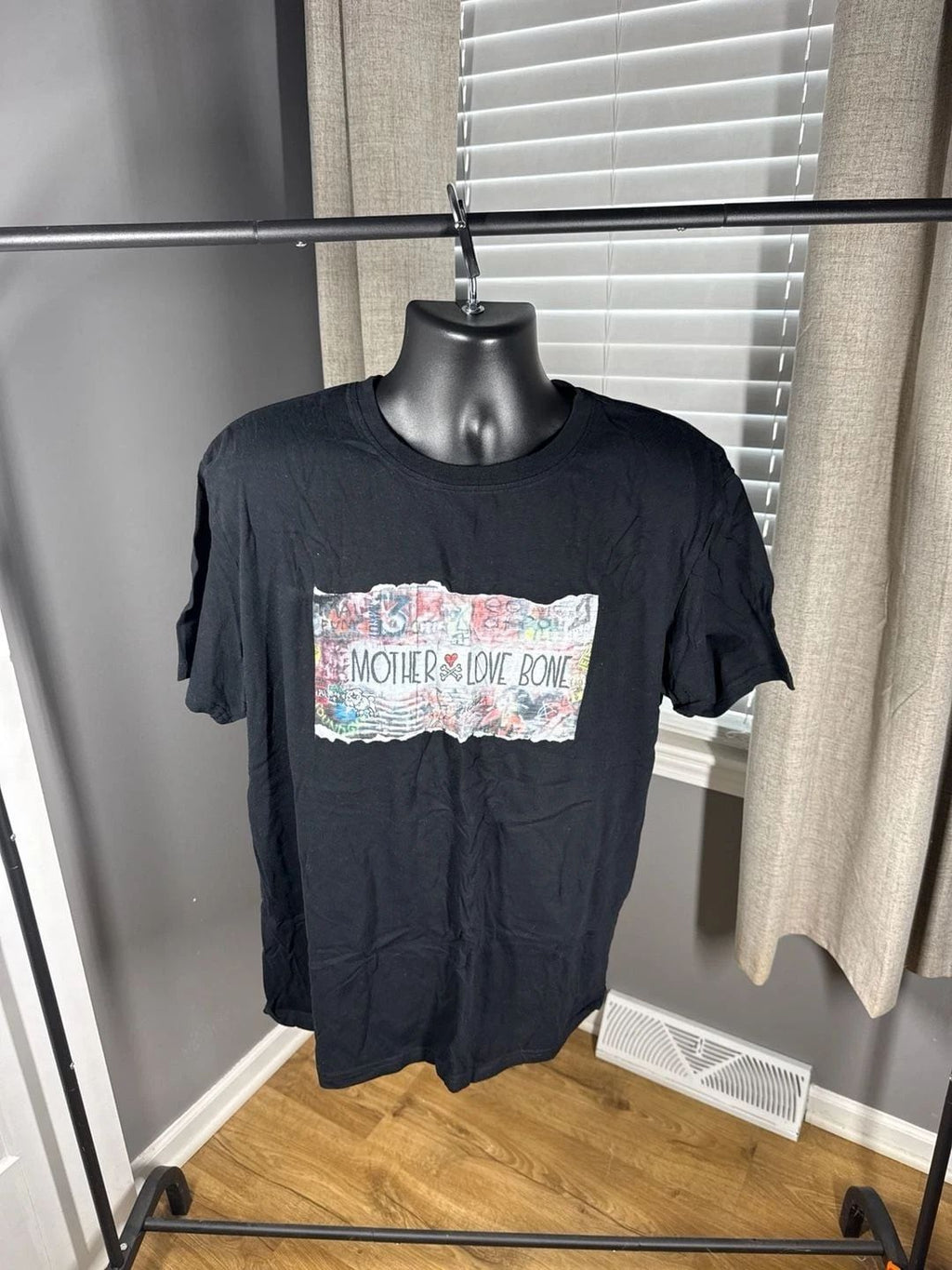Mother Love Bone Grunge Band Graphic T-Shirt Black Size XXL