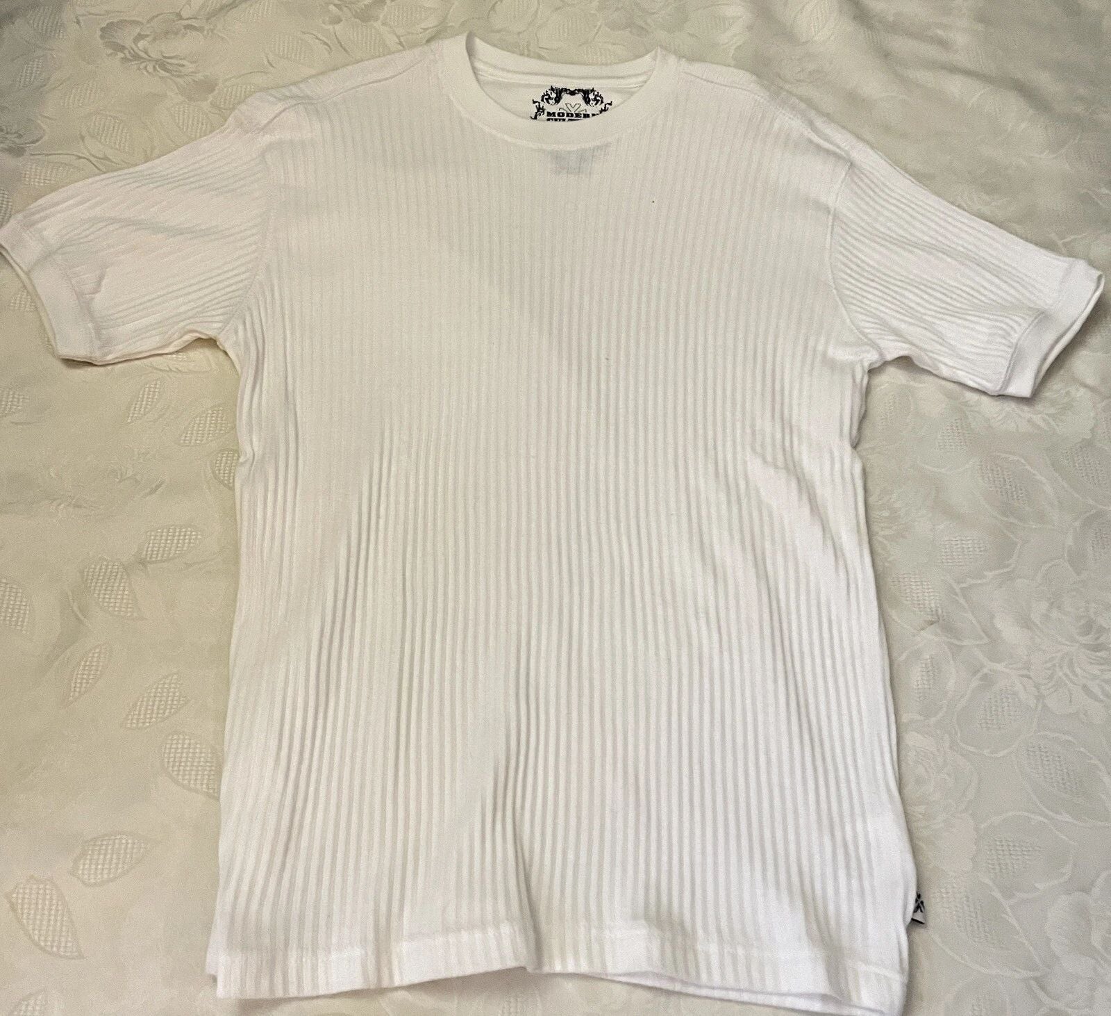 Men’s Modern Couture Tee Shirt Size Medium