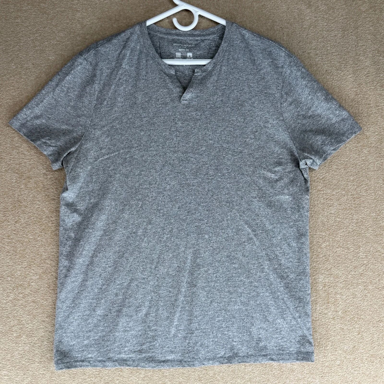 Banana Republic Quick Dry Breathable Men's Size L Solid Gray V-Neck T-Shirt