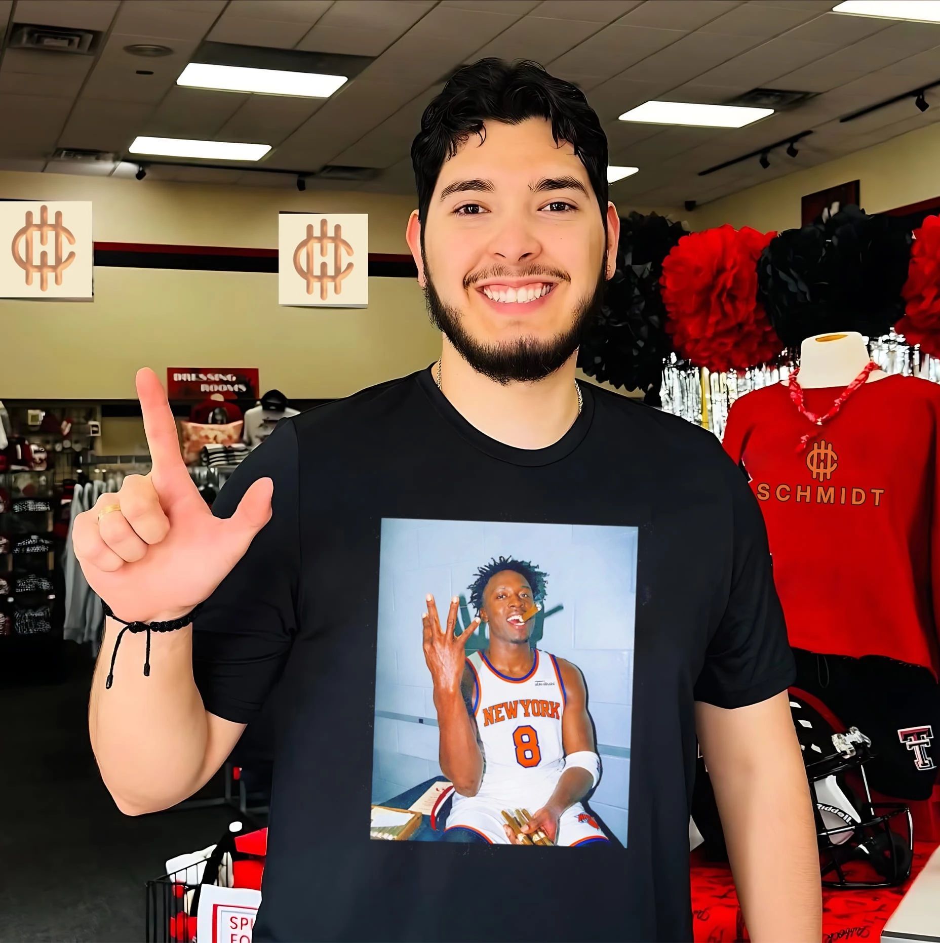New York Knicks OG Anunoby hand gesture shirt