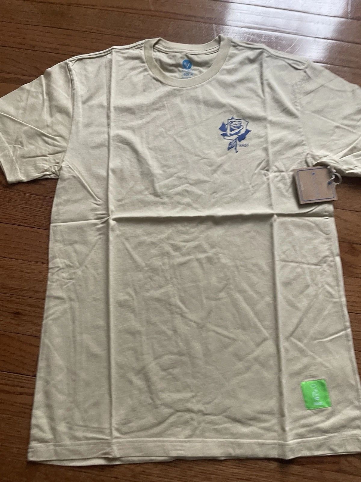 Vast Life Surf Graphic T-Shirt with Rose Graphic Both Sides Medium NWT Tan/Navy