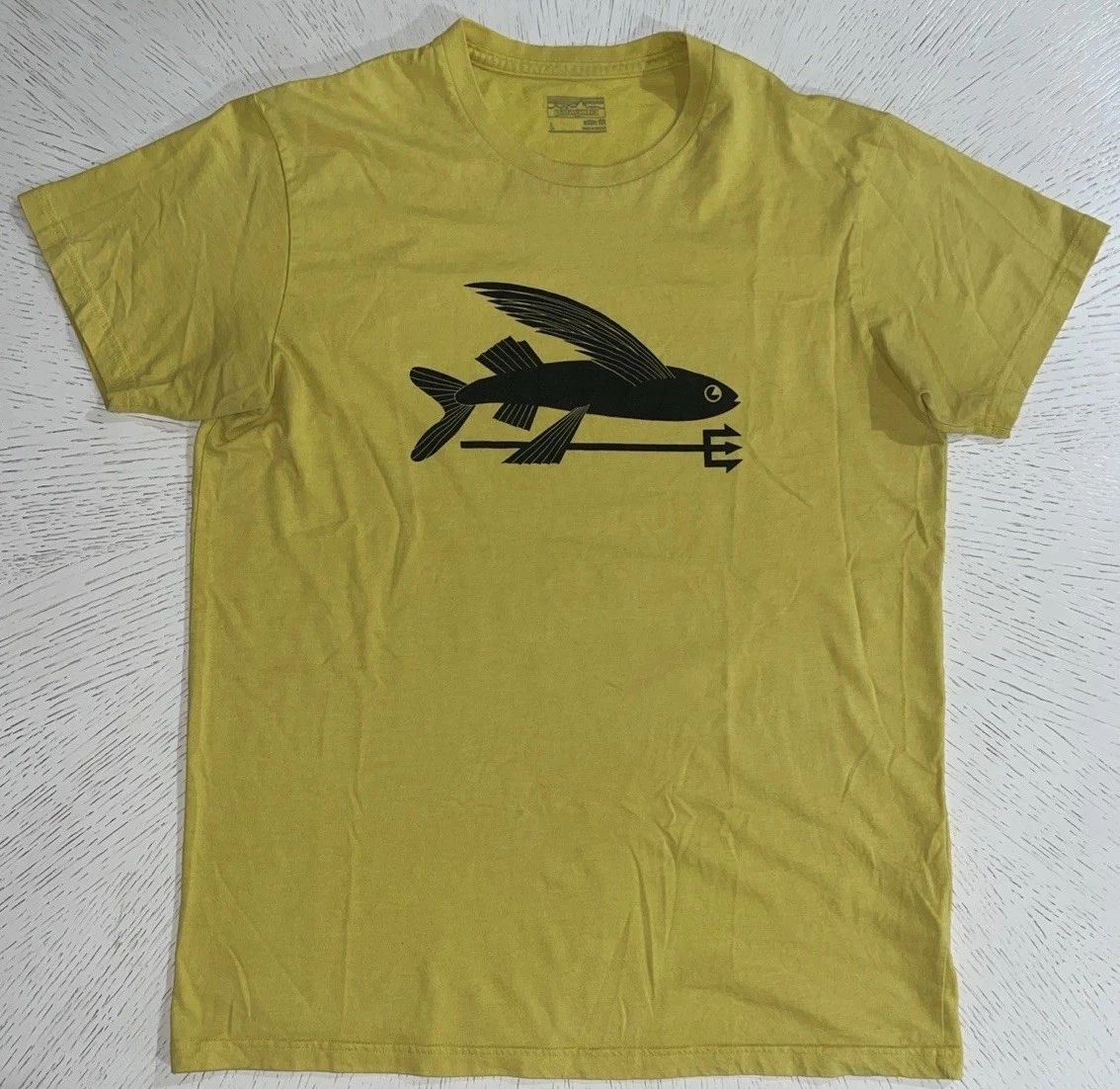 Patagonia T Shirt Men’s Large Slim Fit Yellow Flying Fish Trident Short Sleeve
