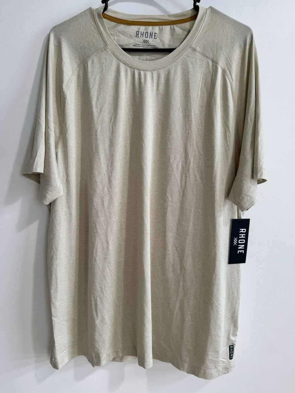 Men’s Rhone Atmosphere Short Sleeve Tee Size XXL, Sandstone