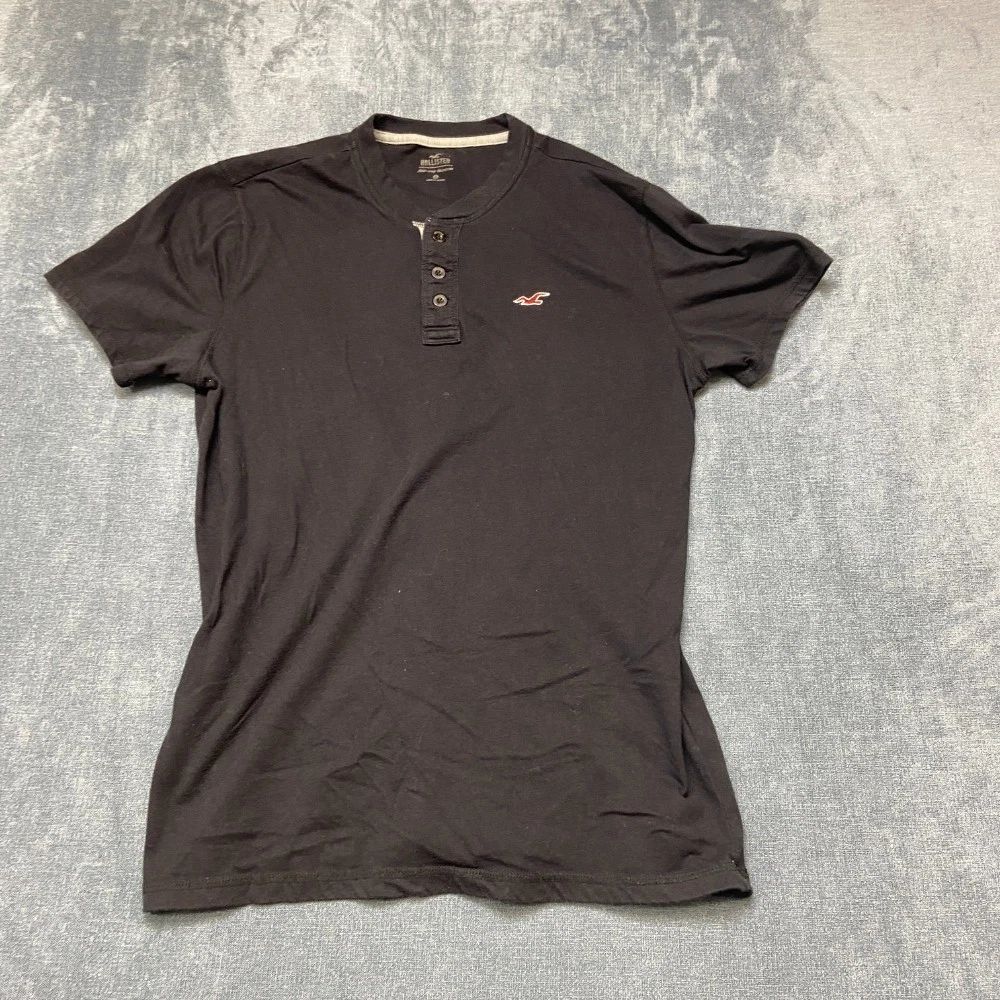 Hollister T-Shirt Mens Medium Black Logo Travel Casual Outdoor Streetwear Tee