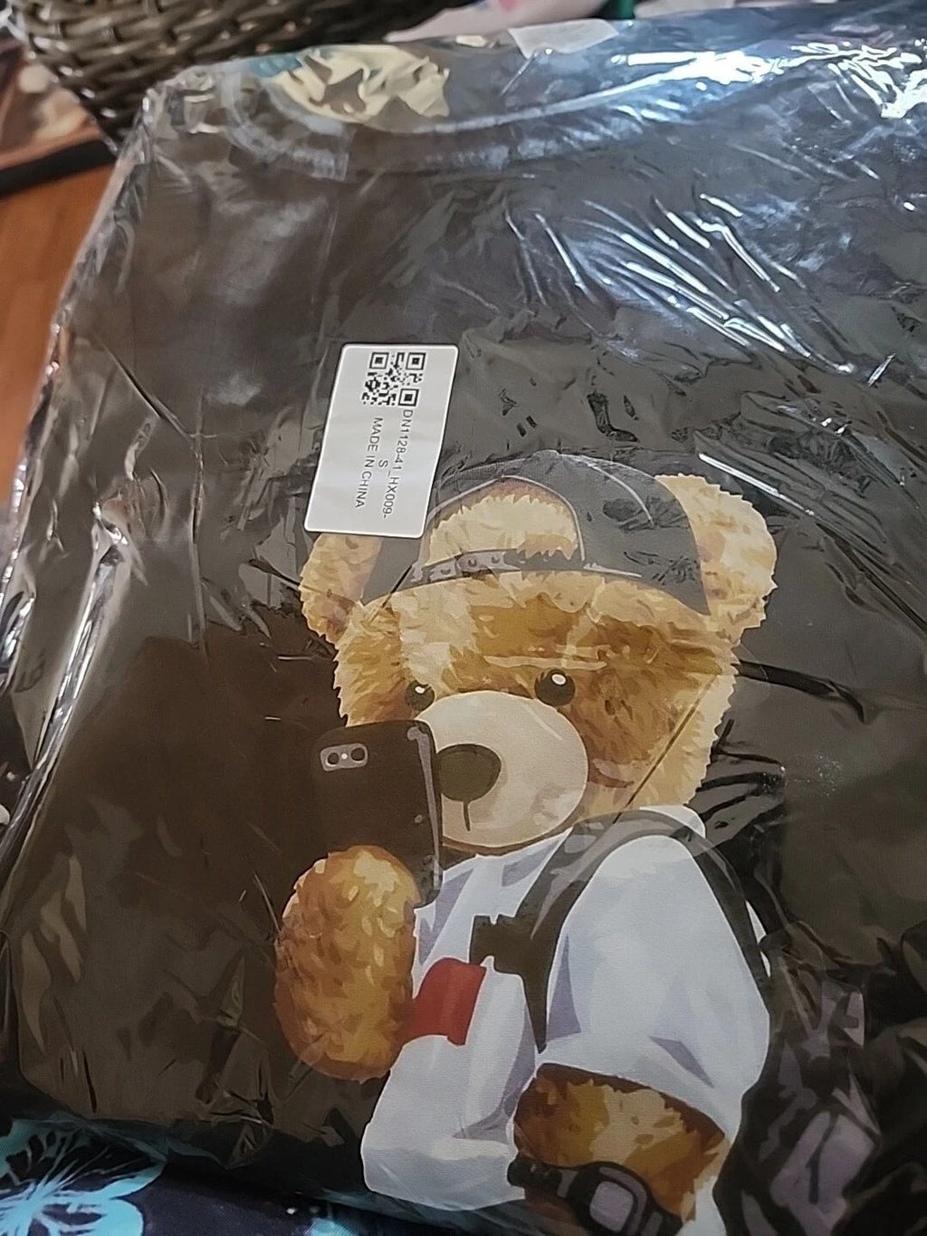 Trendy Bear Selfie Graphic Tee - Urban Style FREESHIP